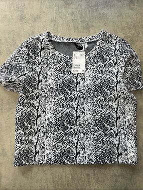 H&M Black & White Snake-Print Short Sleeve Tee
